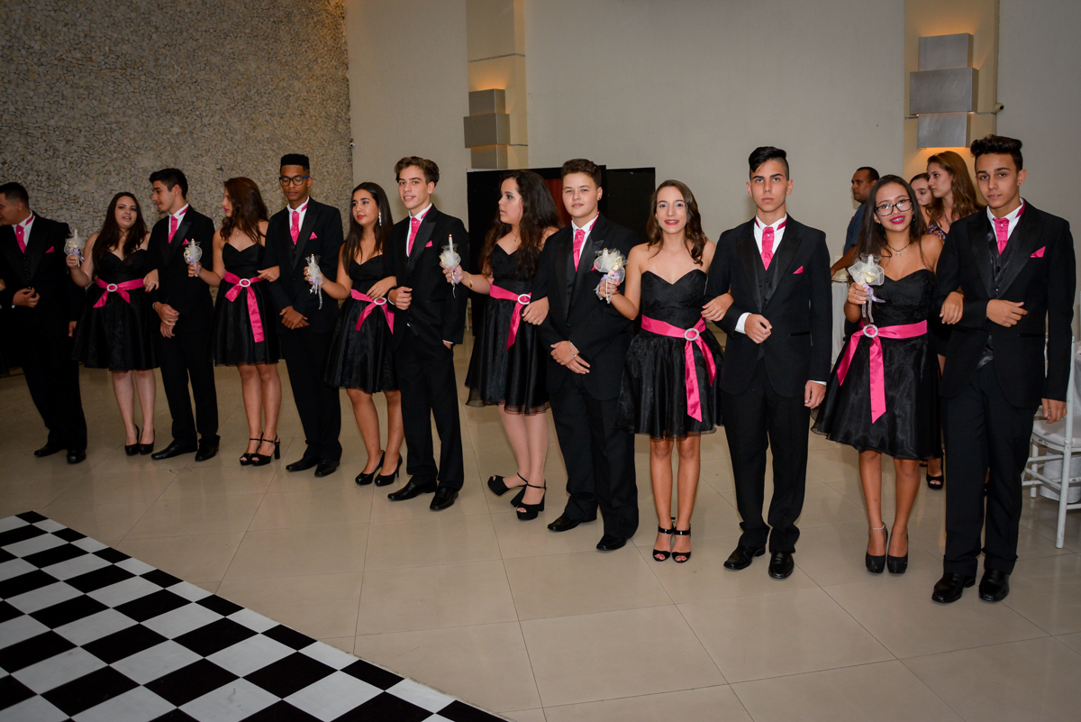 As 15 daminhas e os cavalheiros na festa de 15 anos no Buffet Mila Moreno, Butanta, SP, festa de 15 anos, Vitória 15 anos
