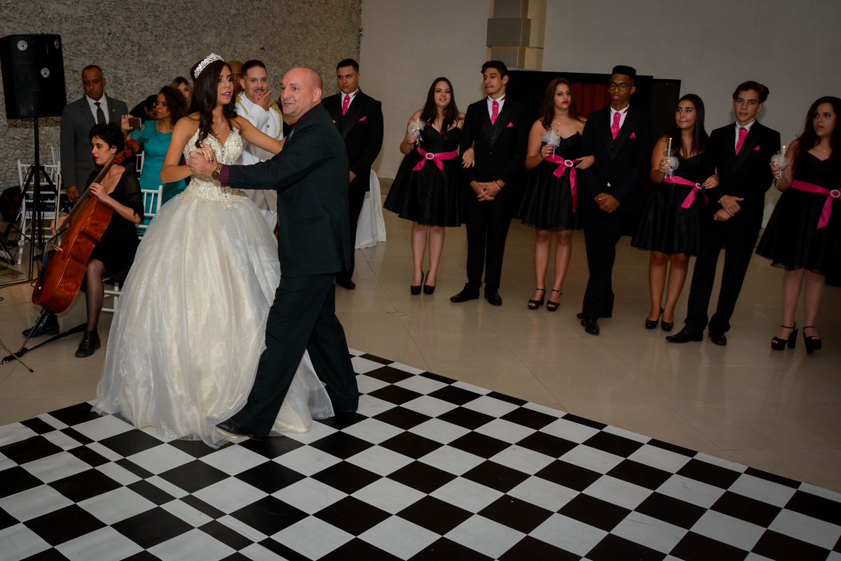 inicia a valsa da aniversariante com os 15 casais no Buffet Mila Moreno, Butanta, SP, festa de 15 anos, Vitória 15 anos