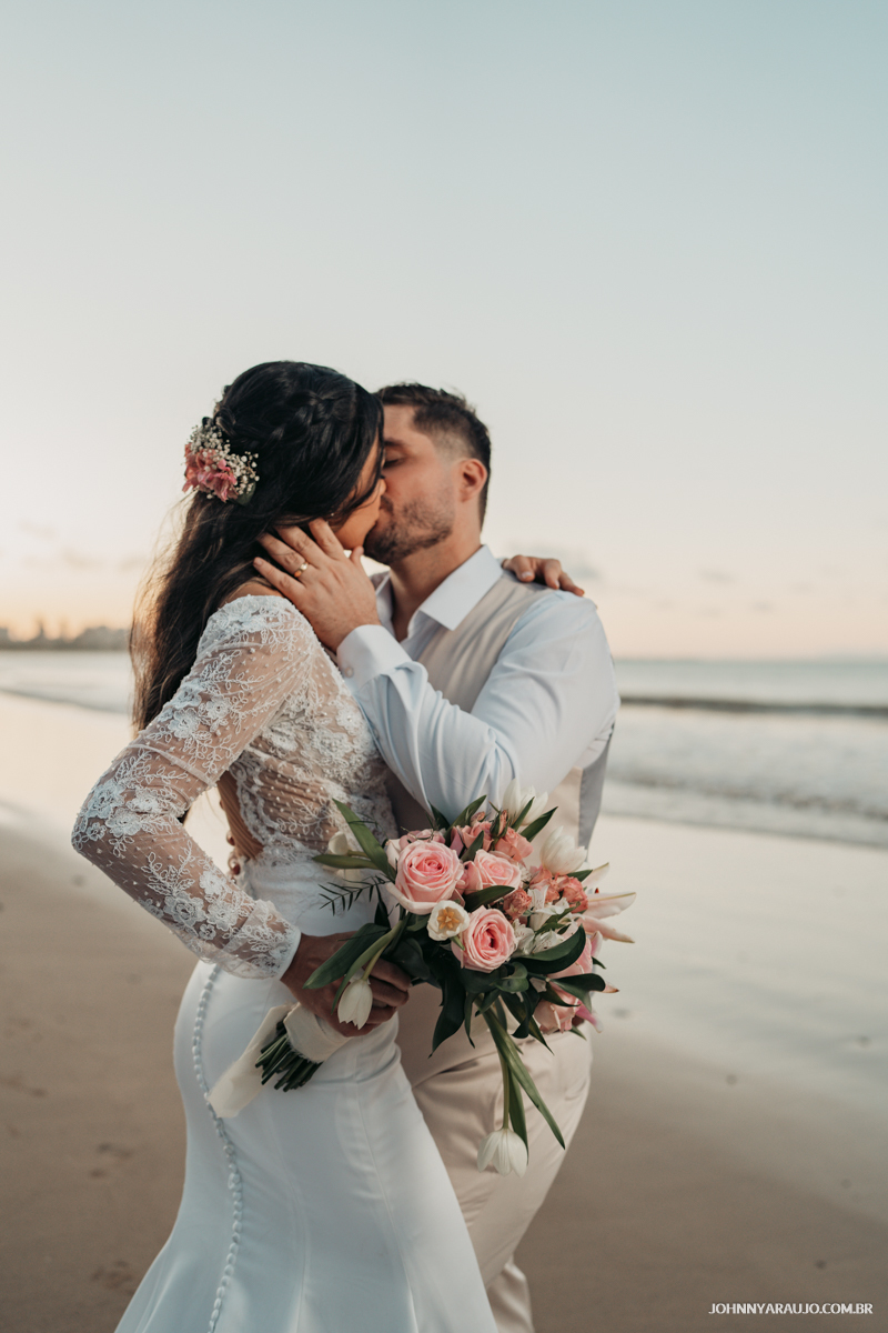 Ensaio pós casamento na areia da praia