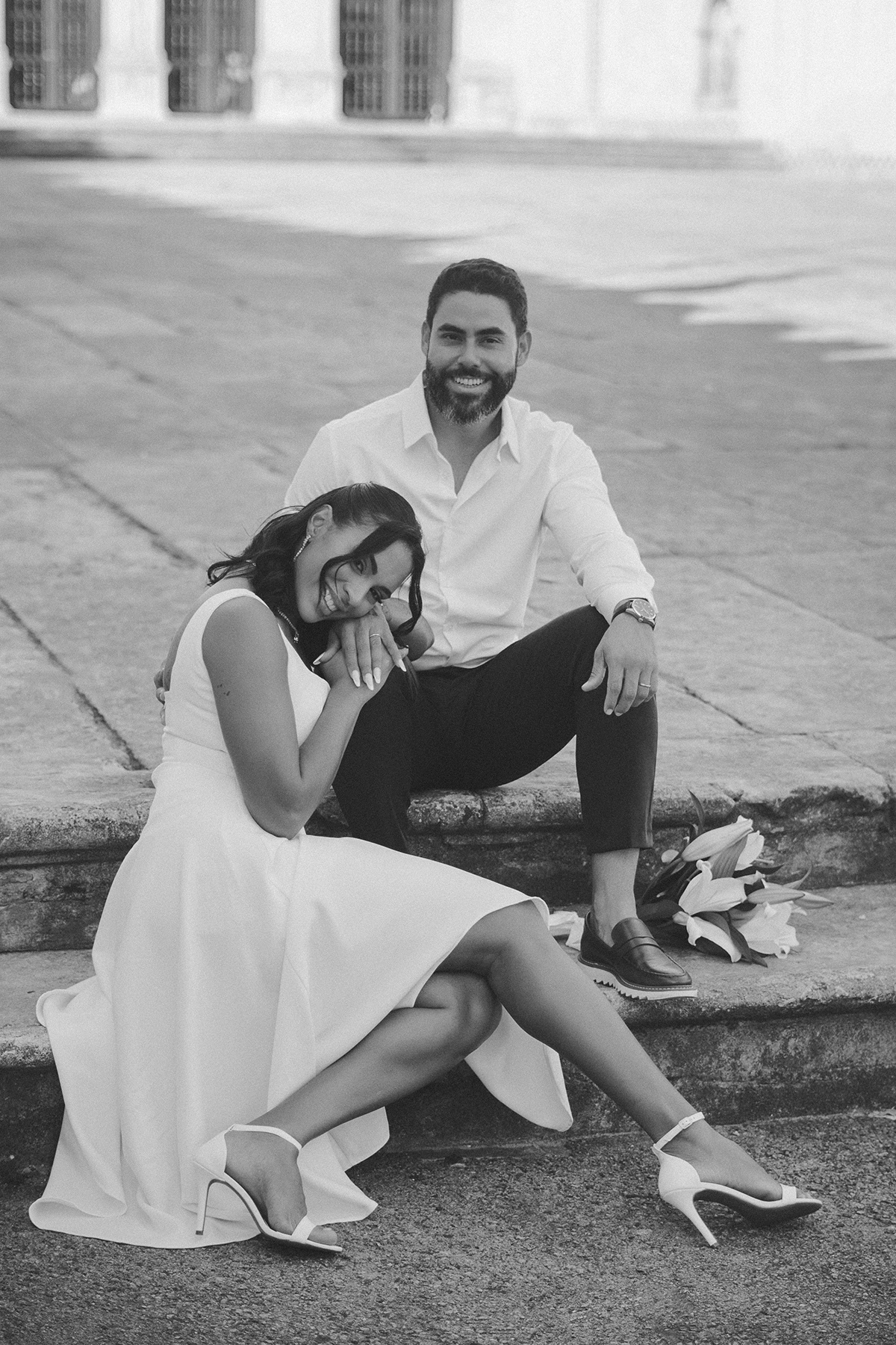 Ensaio fotográfico de casal antes do casamento: o momento perfeito para se conectar, relaxar e criar memórias lindas juntos.