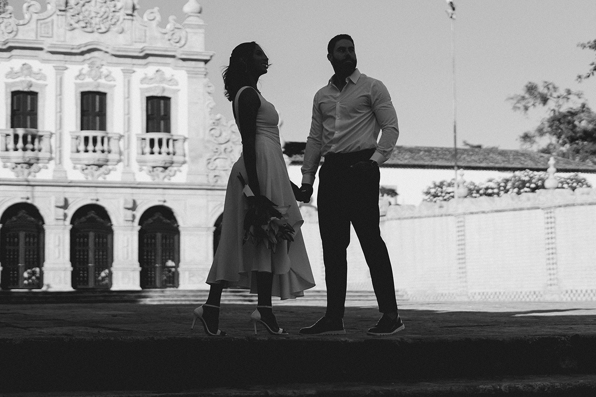 Fotografia de pré wedding em João Pessoa com direção leve e natural, perfeita para casais que não têm experiência com fotos.
