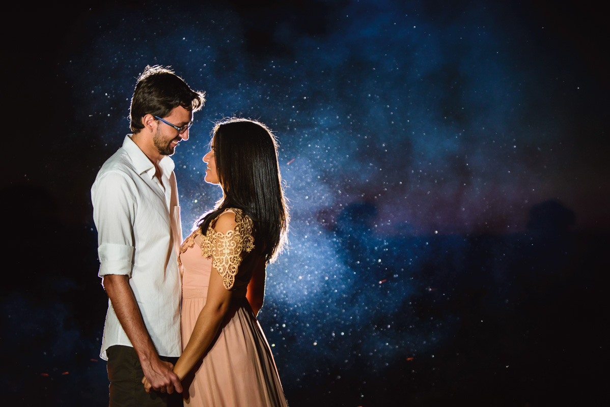 tudo ao nosso redor transburda o amor no ensaio pre casamento