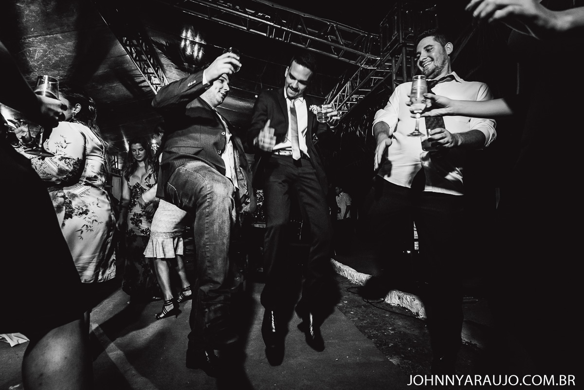 momento de descontração dos padrinhos de casamento