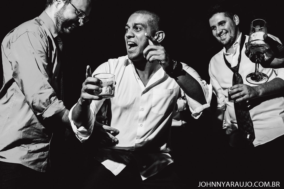 detalhes dos amigos do noivo no dia de seu casamento