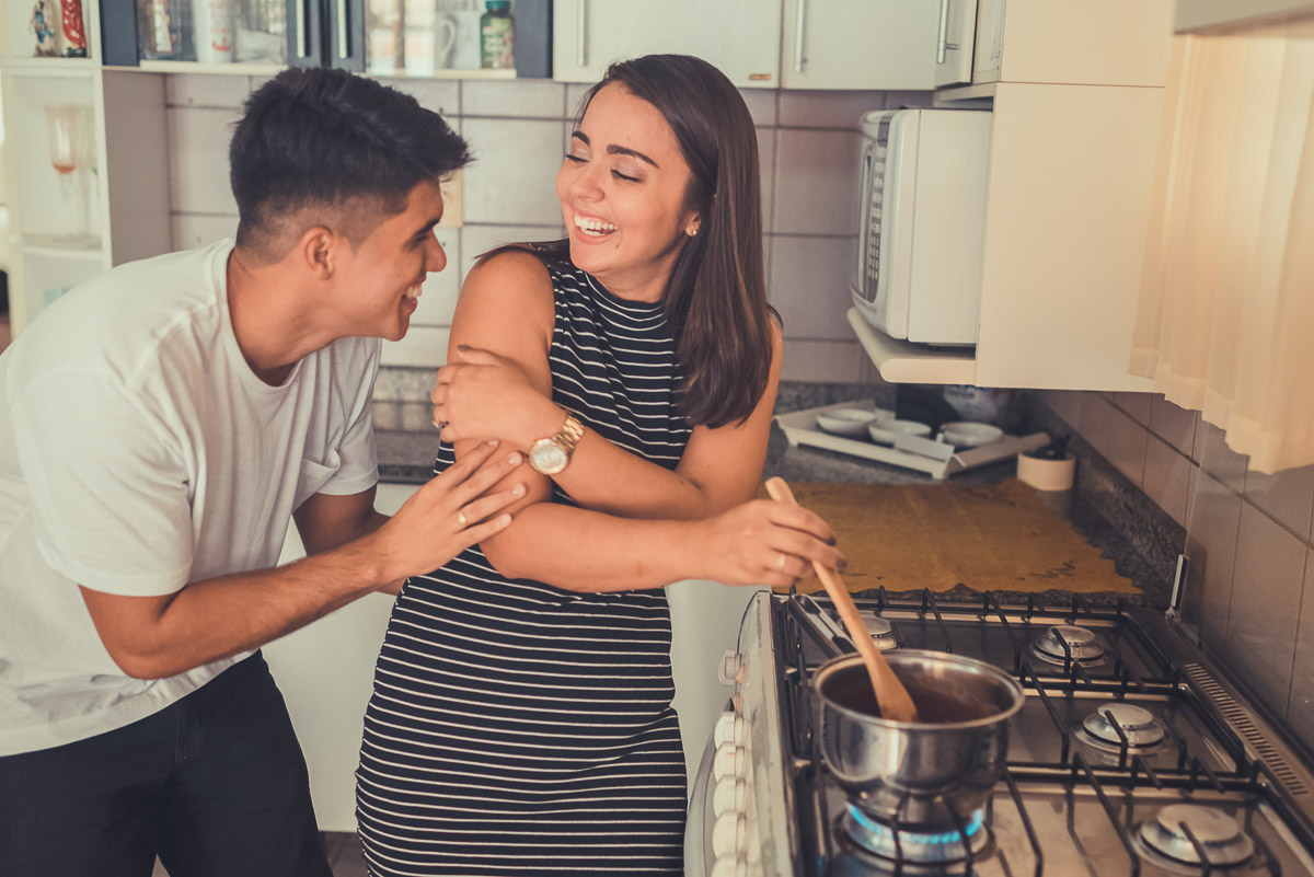 brincadeiras sadias entre casal em sua casa