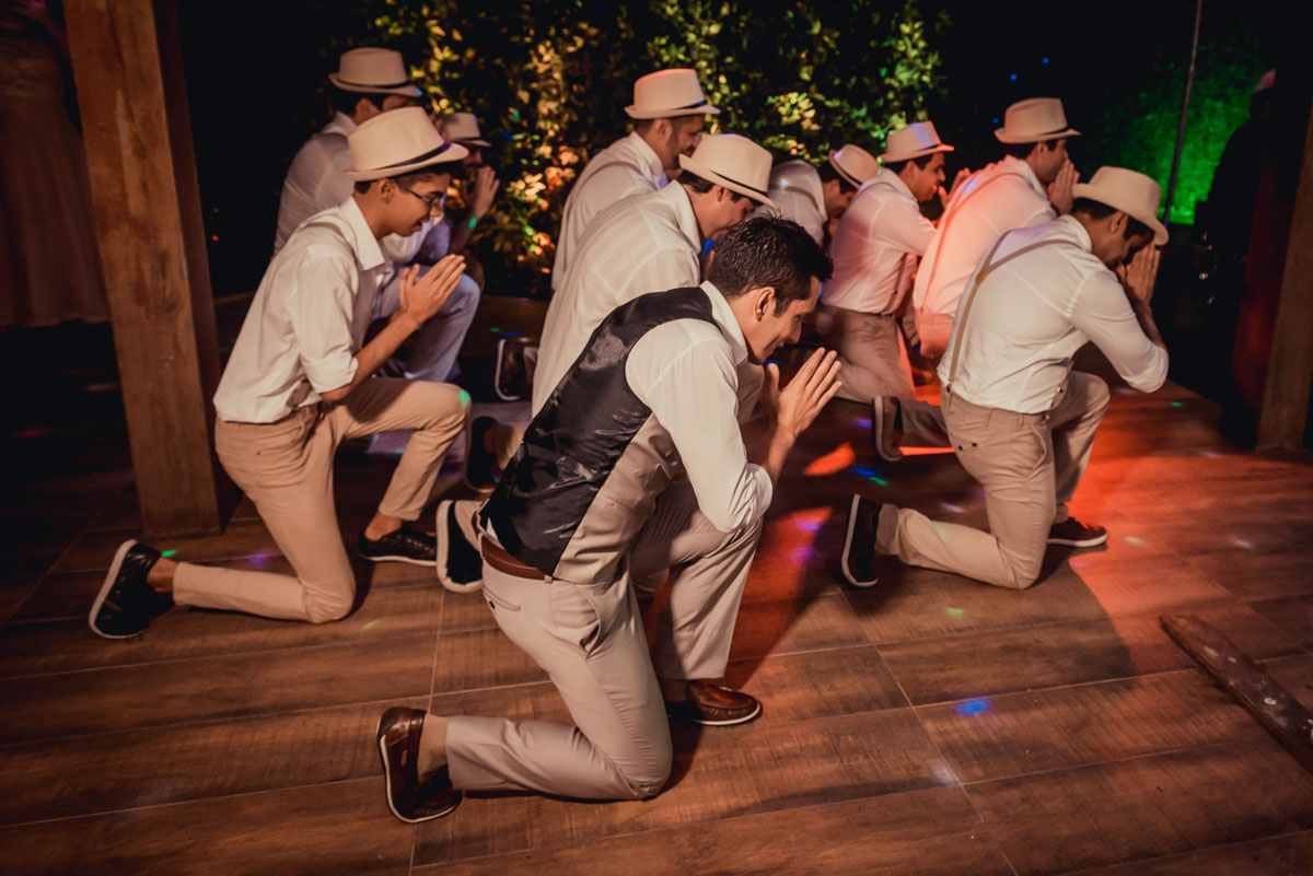 dança do noivo e padrinhos