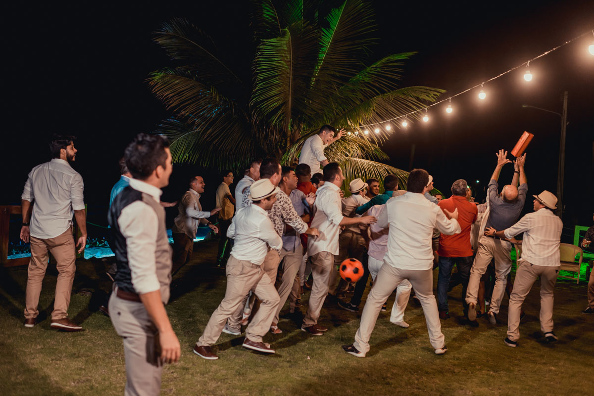 pegando o wisk no dia do casamento