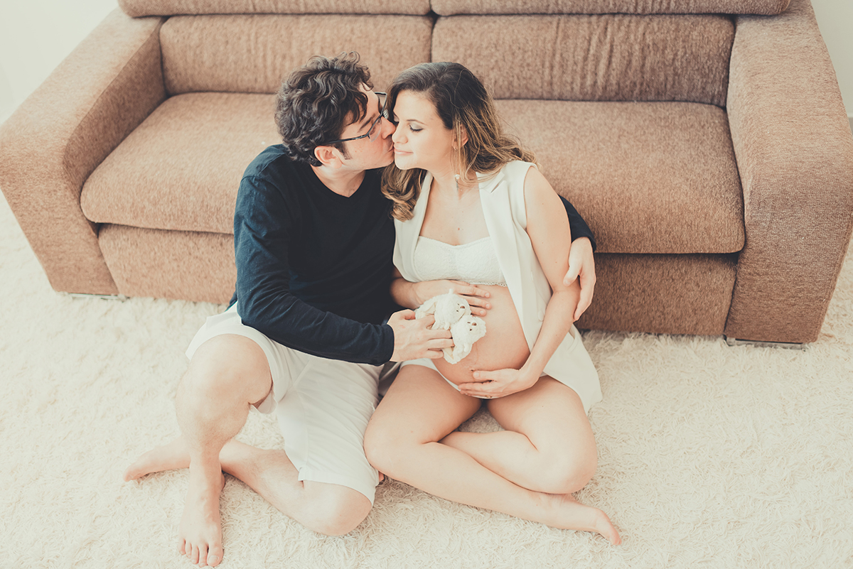 Fazer um ensaio gestante em casa está cada dia mais em alta entre as mamães atualizadas..