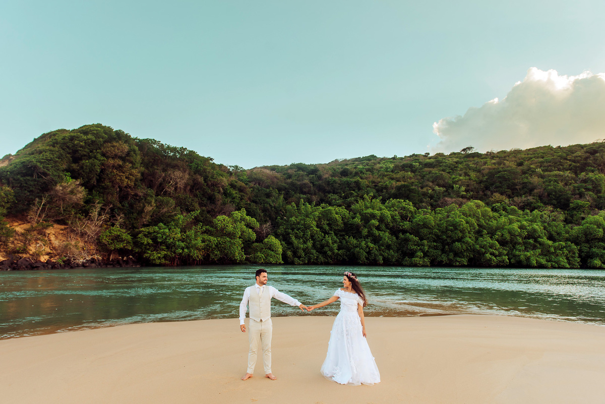 A vila de pescadores de Barra do Camaratuba é um distrito da cidade de Mataraca, Paraíba, Brasil. Localiza-se precisamente na foz do Rio Camaratuba, próximo à divisa com o estado do Rio Grande do Norte. Este foi o local escolhido para a sessão do casal
