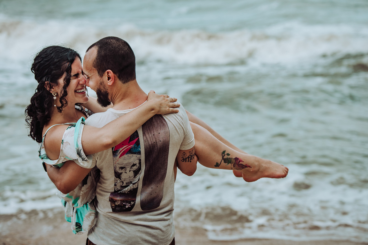 A cada ano, os casais comemoram as bodas do casamento. Bodas de algodão, por exemplo, festejam os dois anos de união, de 15 anos bodas de cristal, de 20 anos bodas de porcelana e assim por diante.