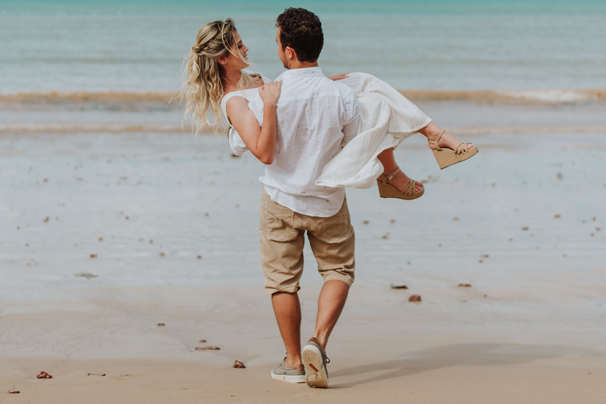 Ensaio de noivado na praia do Cabo Branco em João Pessoa Pb
