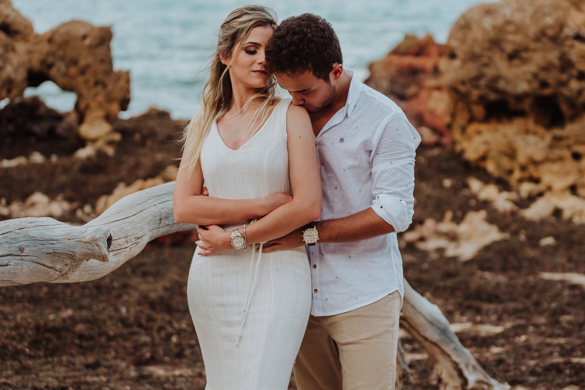 Ensaio de noivado na praia da Marcela no município do conde Pb 