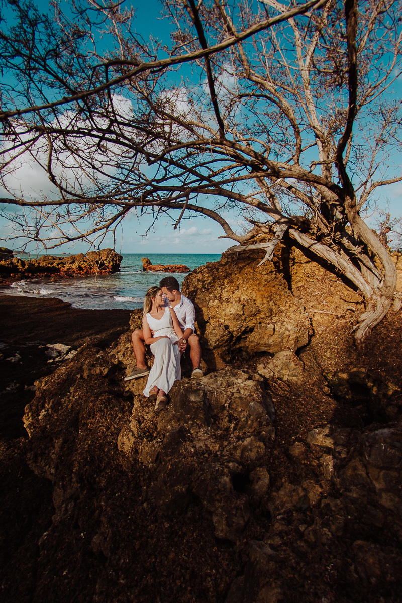 Ensaio de noivado na praia da Marcela no município do conde Pb 