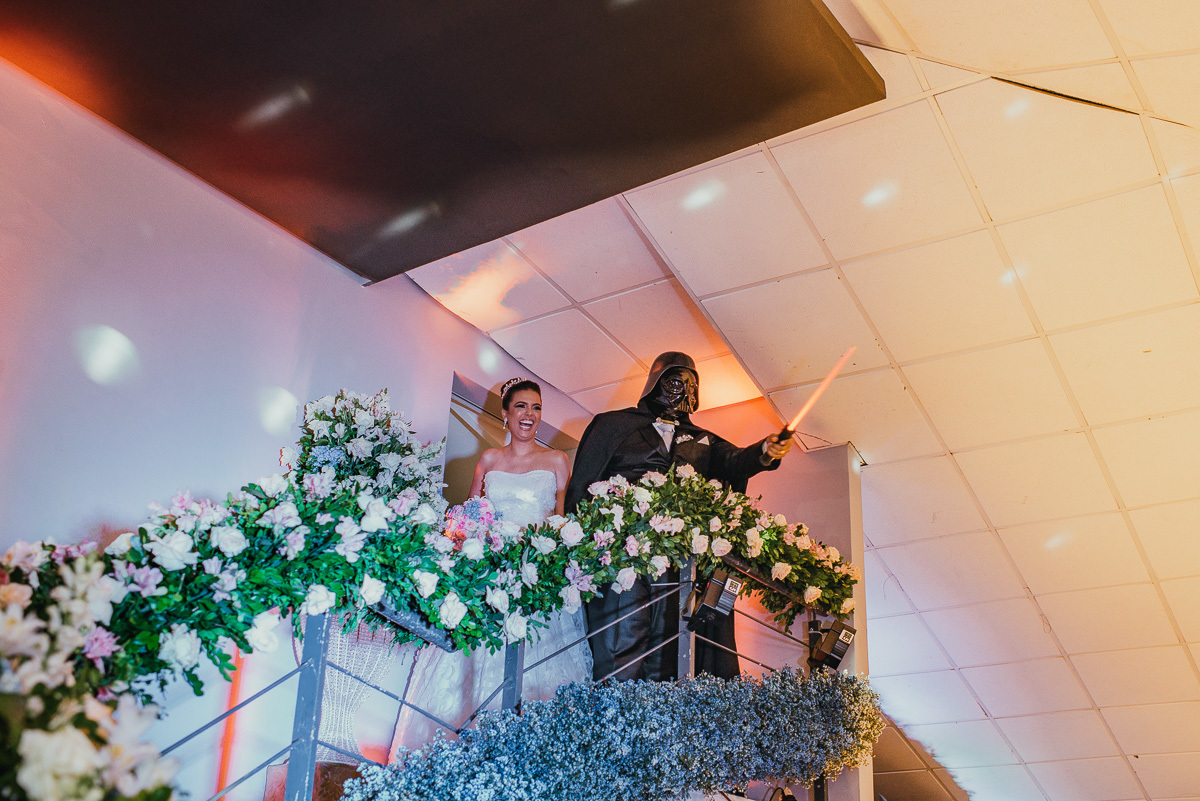 entrada dos noivos na recepção 