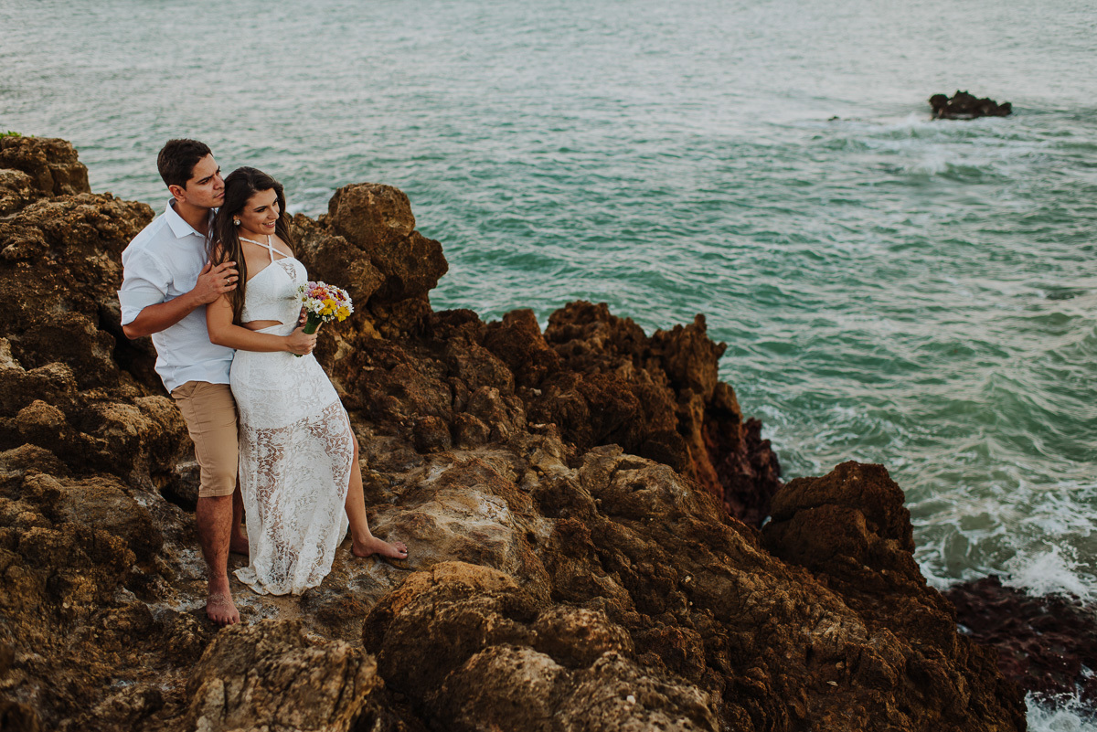 Ensaio dos noivos, João Pessoa, Praia, Coqueirinho, Tambaba, Litoral Sul, Johnny Araújo, John, Pré-wedding, Pré-casamento, Nordeste, Noina, Vestido de Noiva, Fotografo, Jo, Praia, Mar, Por do Sol