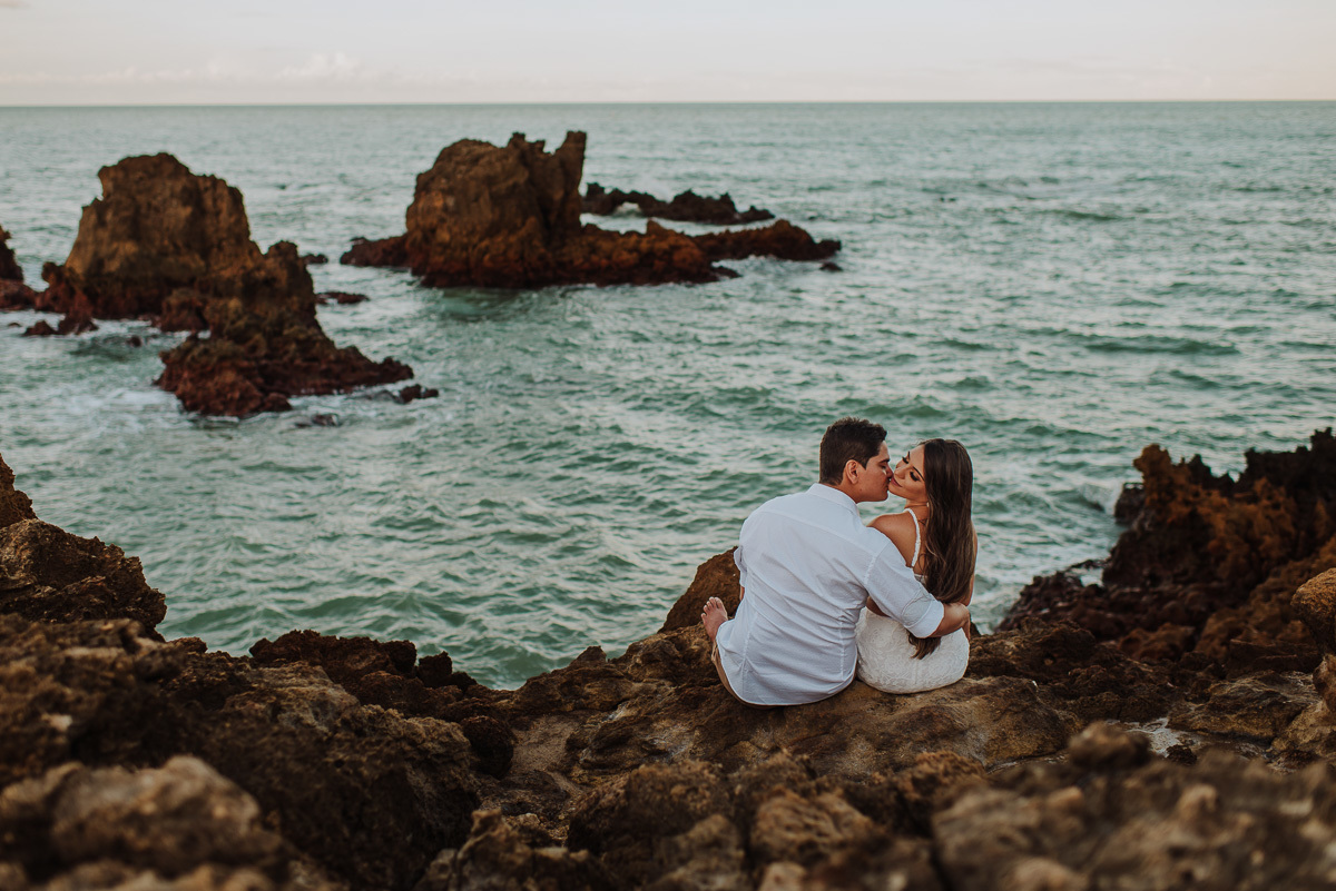 Ensaio dos noivos, João Pessoa, Praia, Coqueirinho, Tambaba, Litoral Sul, Johnny Araújo, John, Pré-wedding, Pré-casamento, Nordeste, Noina, Vestido de Noiva, Fotografo, Jo, Praia, Mar, Por do Sol