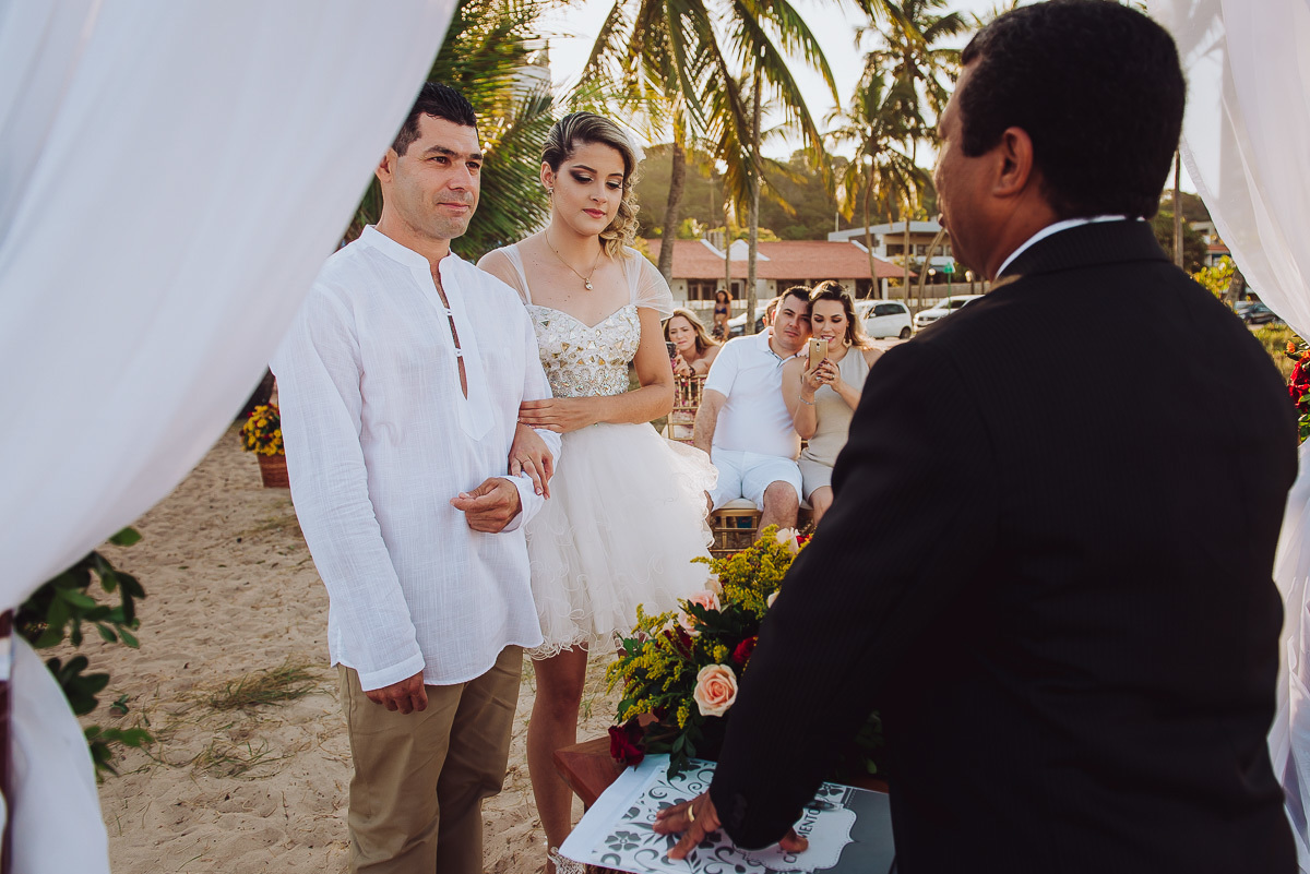 Cerimonia religiosa celebrada por um pastor da família