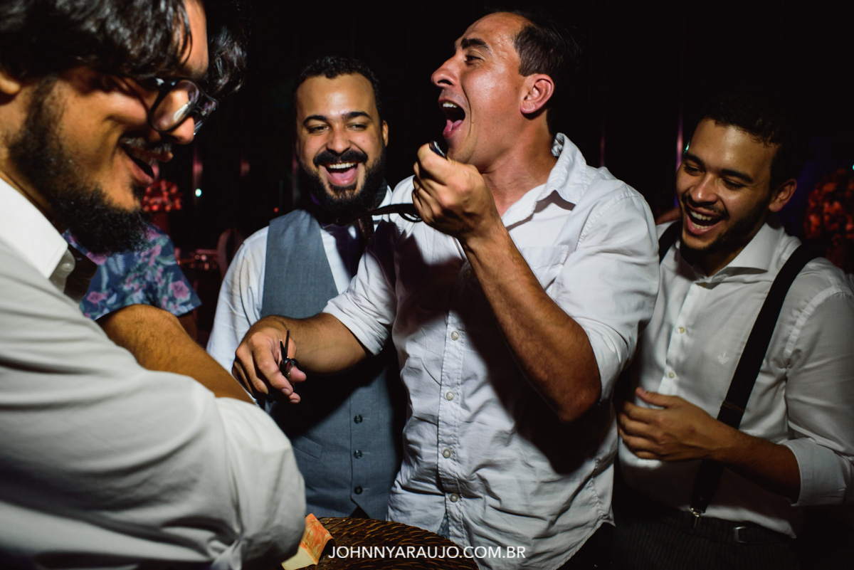 cortando a gravata tradição