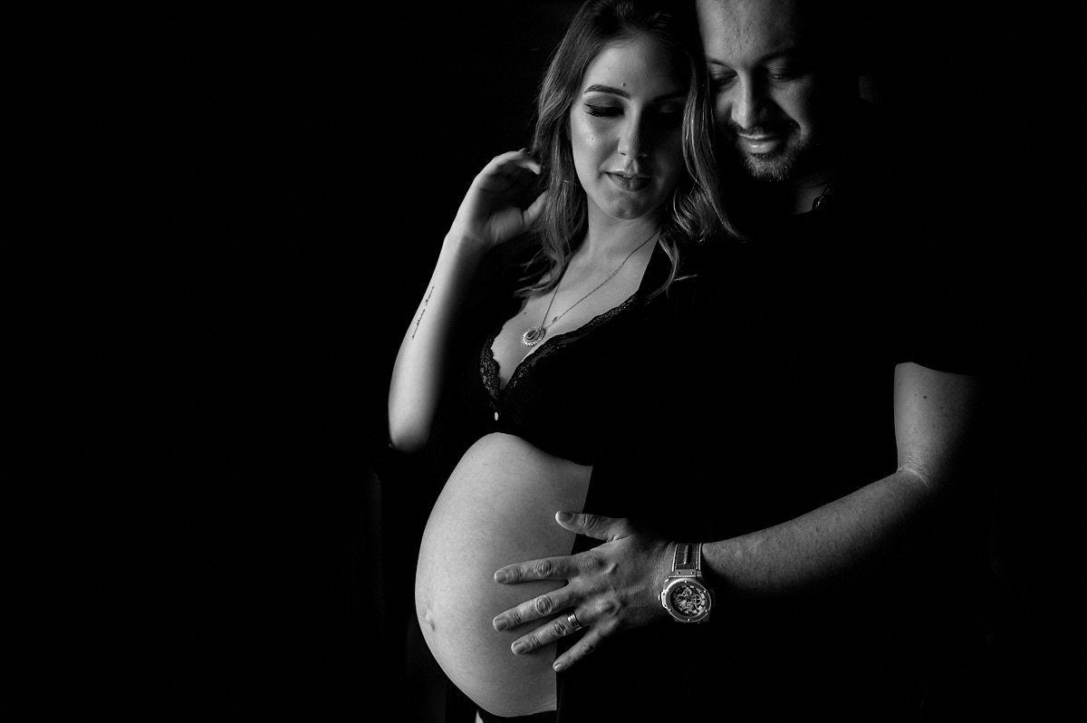 ensaio de gestante, ensaio gestante, foto preto e branco, pregnant, fotografia em preto e branco, foto pb, fotografia dark and grey, 4Mãos fotografias