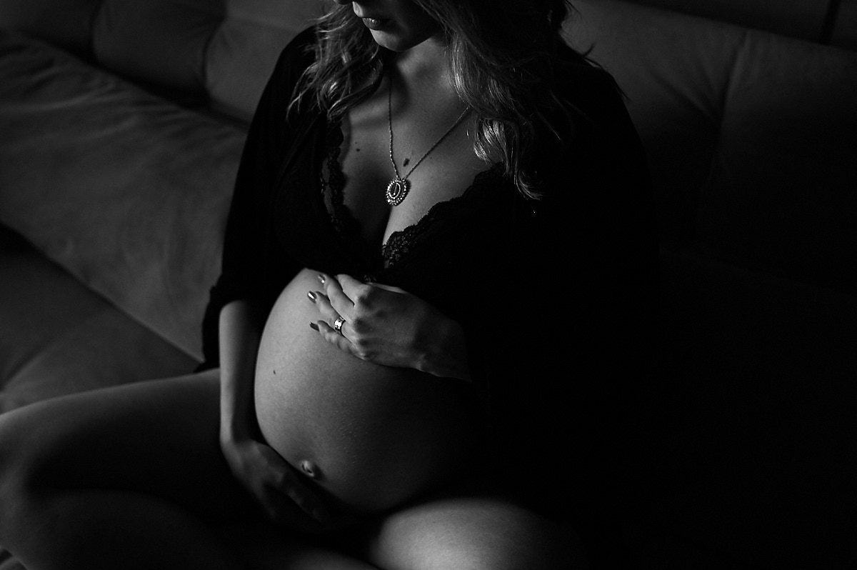 ensaio de gestante, ensaio gestante, foto preto e branco, pregnant, fotografia em preto e branco, foto pb, fotografia dark and grey, 4Mãos fotografias