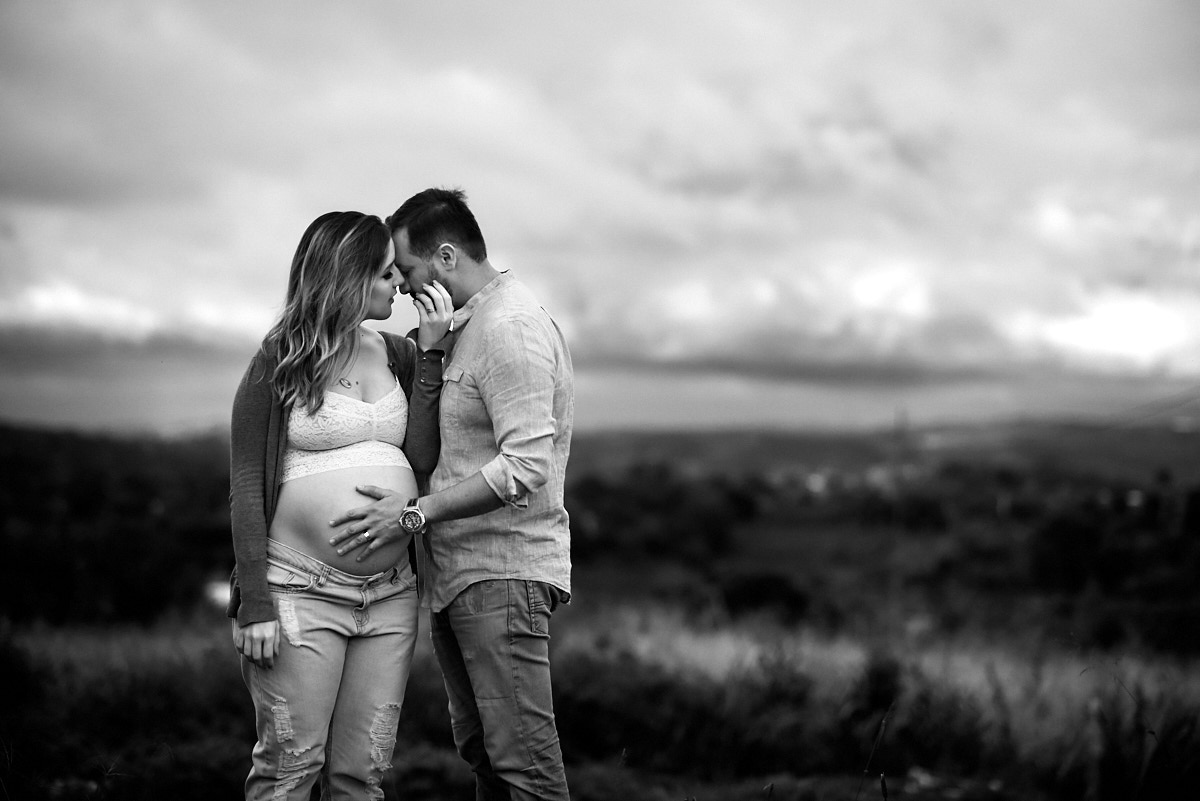 ensaio de gestante, ensaio gestante, foto preto e branco, pregnant, fotografia em preto e branco, foto pb, fotografia dark and grey, 4Mãos fotografias