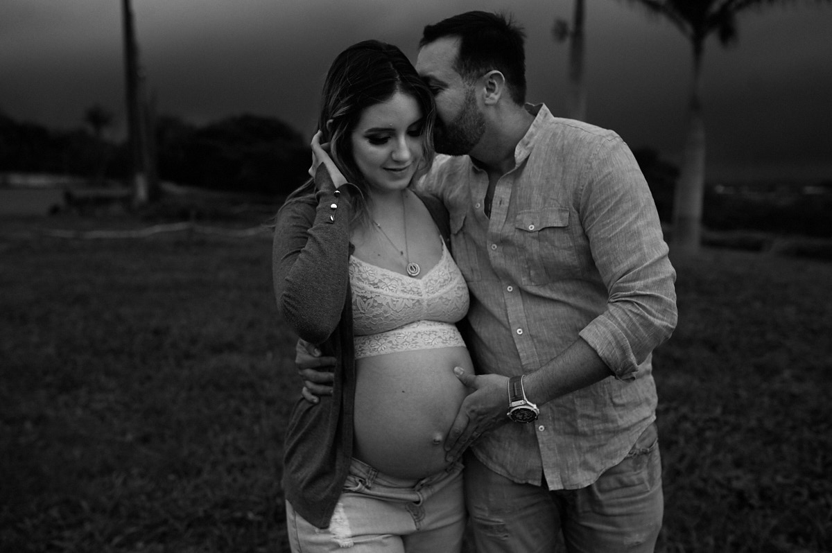 ensaio de gestante, ensaio gestante, foto preto e branco, pregnant, fotografia em preto e branco, foto pb, fotografia dark and grey, 4Mãos fotografias