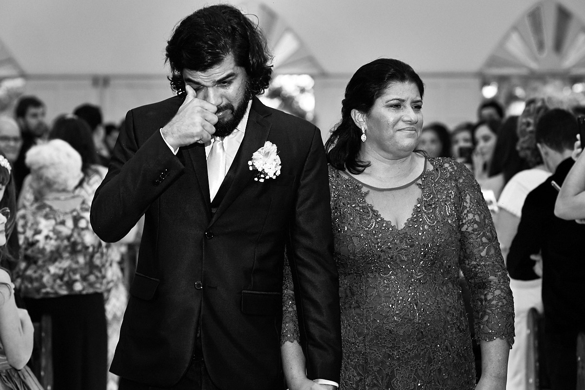noivo chorão, noivo também chora, foto em preto e branco, casamento 4maos fotografias