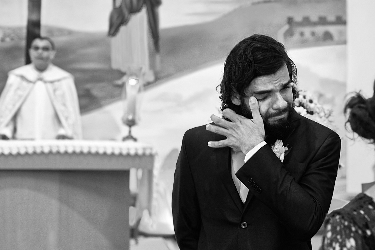 noivo chorão, noivo também chora, foto em preto e branco, casamento 4maos fotografias