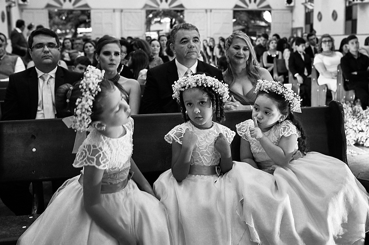 noivo chorão, noivo também chora, foto em preto e branco, casamento 4maos fotografias, daminhas