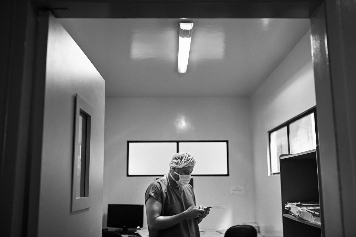 fotografia de parto, foto preto e branco, fotografia humana, 4Mãos fotografias