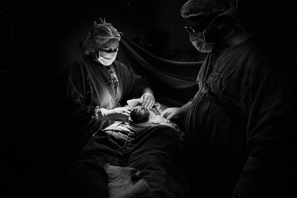 fotografia de parto, foto preto e branco, fotografia humana, 4Mãos fotografias