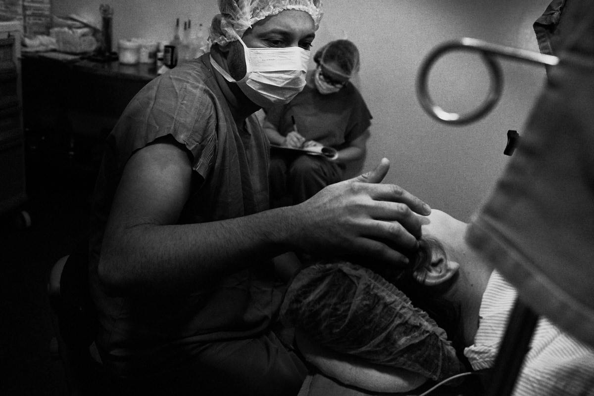 fotografia de parto, foto preto e branco, fotografia humana, 4Mãos fotografias