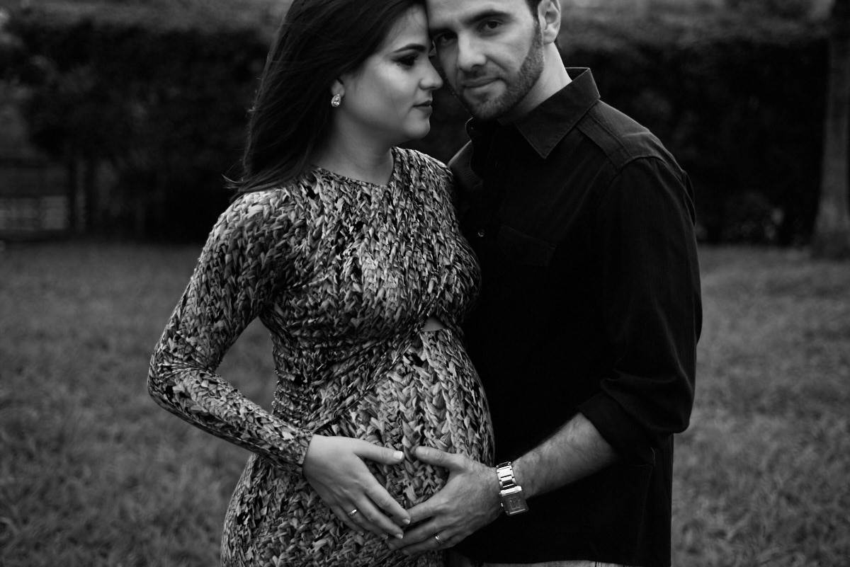 foto de gestante, 4Mãos Fotografias, foto de gestante com lingerie, foto em preto e branco