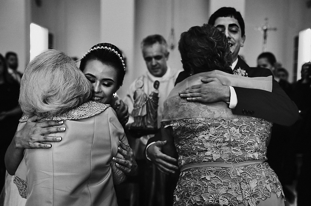 casamento, wedding, foto em preto e branco, alianças entrando, noivos chorando