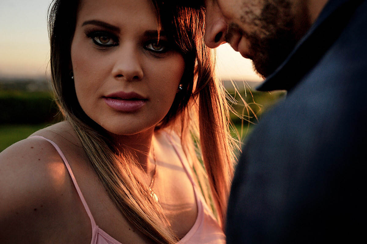 ensaio gestante ao ar livre com casal por do sol