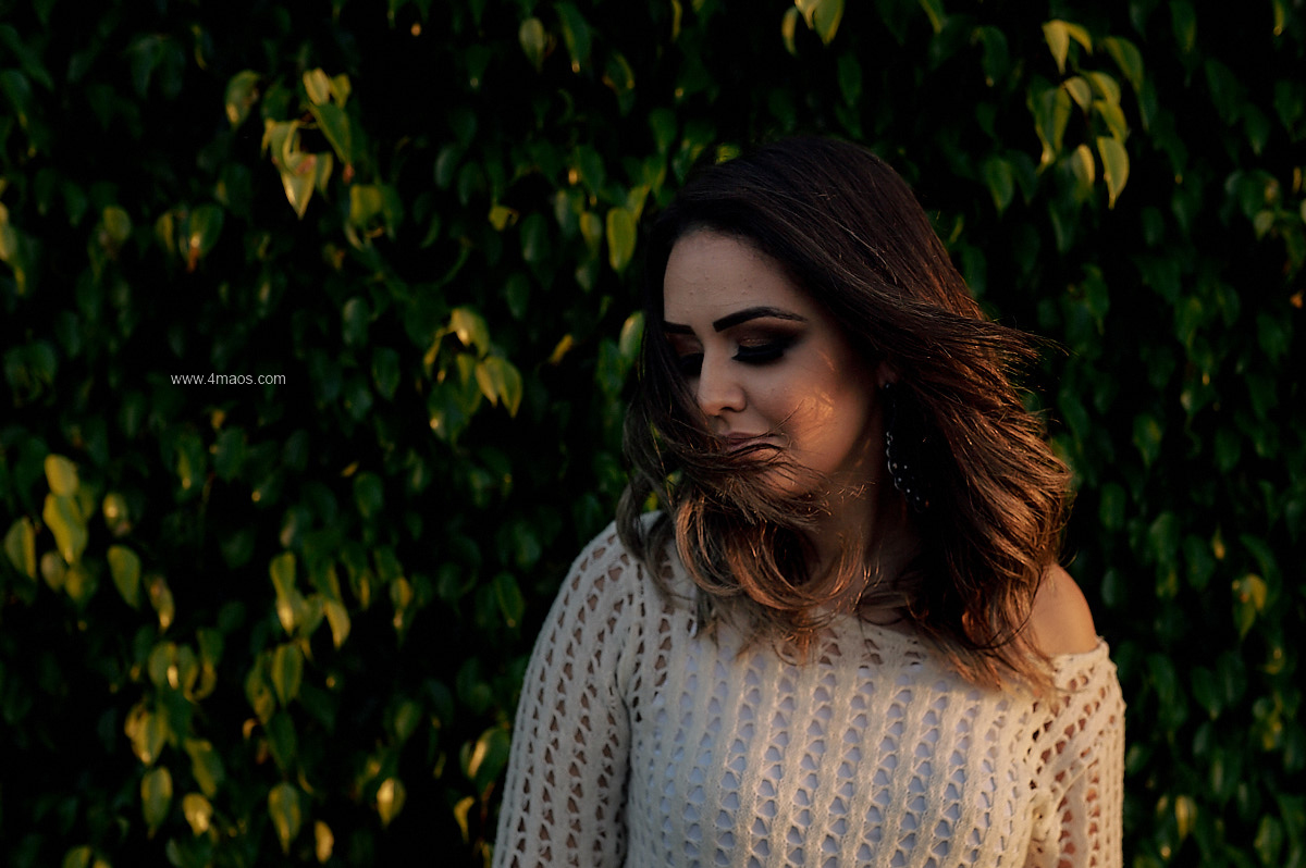 ensaio feminino pela 4Mãos fotografias em lagoa seca paraíba, modelo olhando de lado