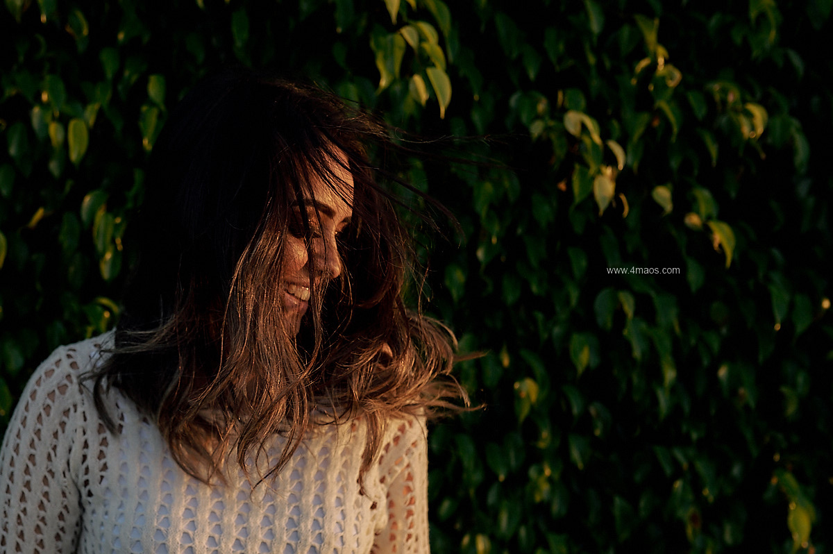 ensaio feminino pela 4Mãos fotografias em lagoa seca paraíba, modelo olhando de lado