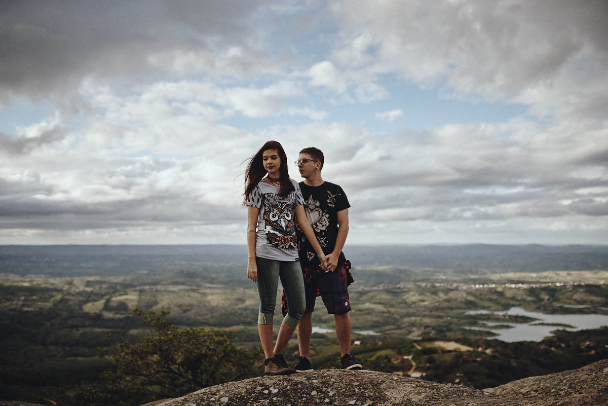 ensaio Ketley e Daniel por 4Mãos fotografias, alto da montanha, entardecer, casal abraçado