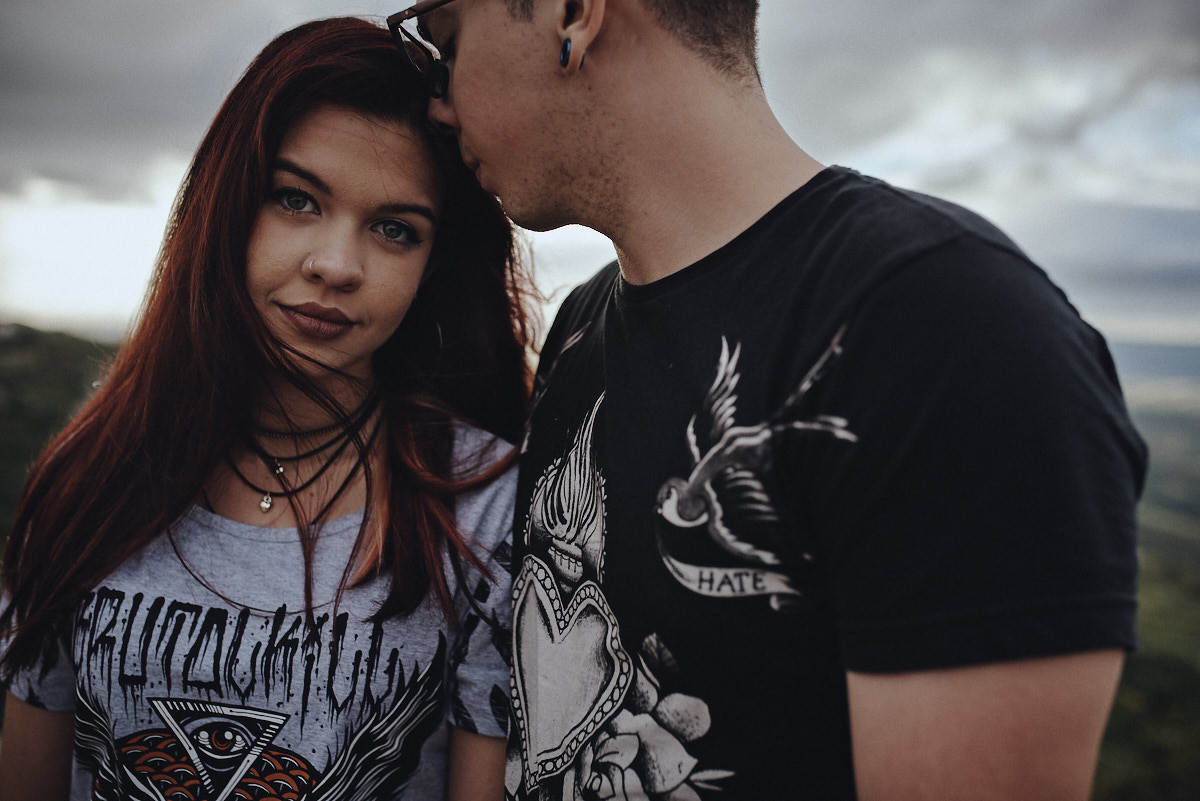 ensaio Ketley e Daniel por 4Mãos fotografias, alto da montanha, entardecer, casal abraçado