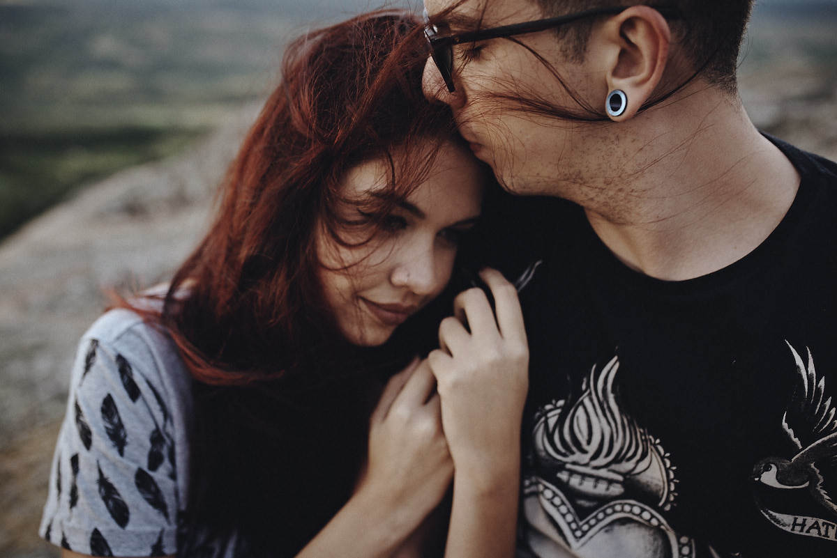 ensaio Ketley e Daniel por 4Mãos fotografias, alto da montanha, entardecer, casal abraçado