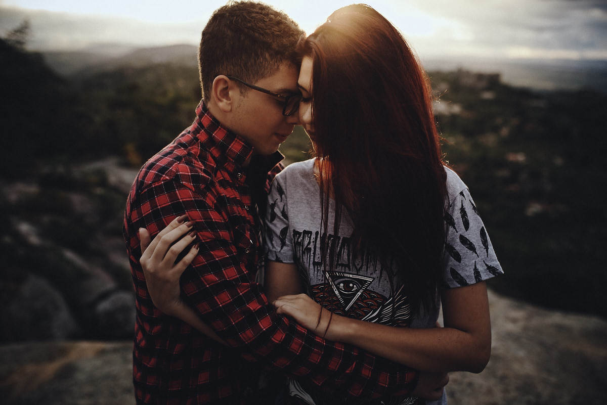 ensaio Ketley e Daniel por 4Mãos fotografias, alto da montanha, entardecer, casal abraçado