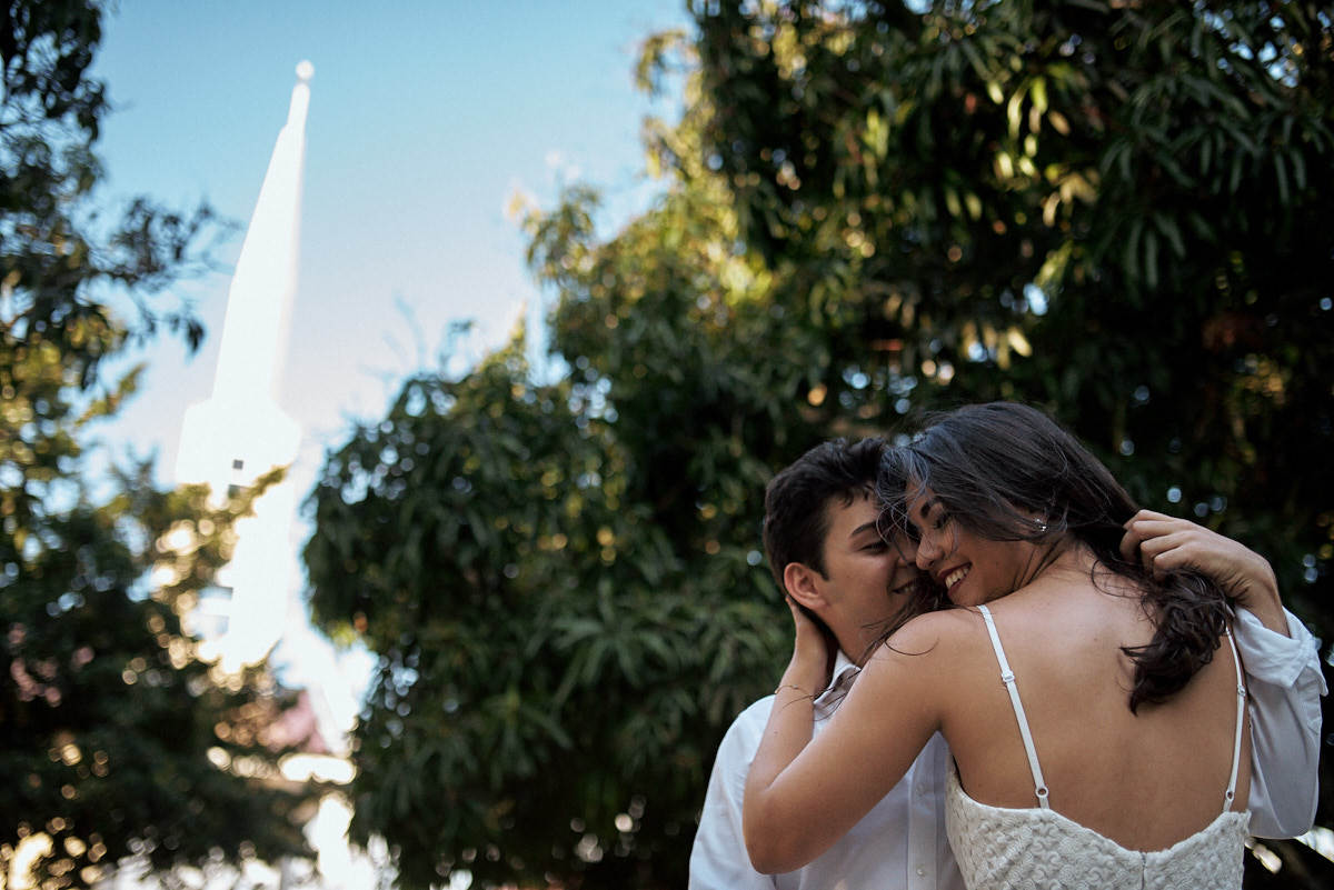 ensaio adna e igor na igreja cidade viva por 4Mãos Fotografias, igreja cidade viva ao fundo