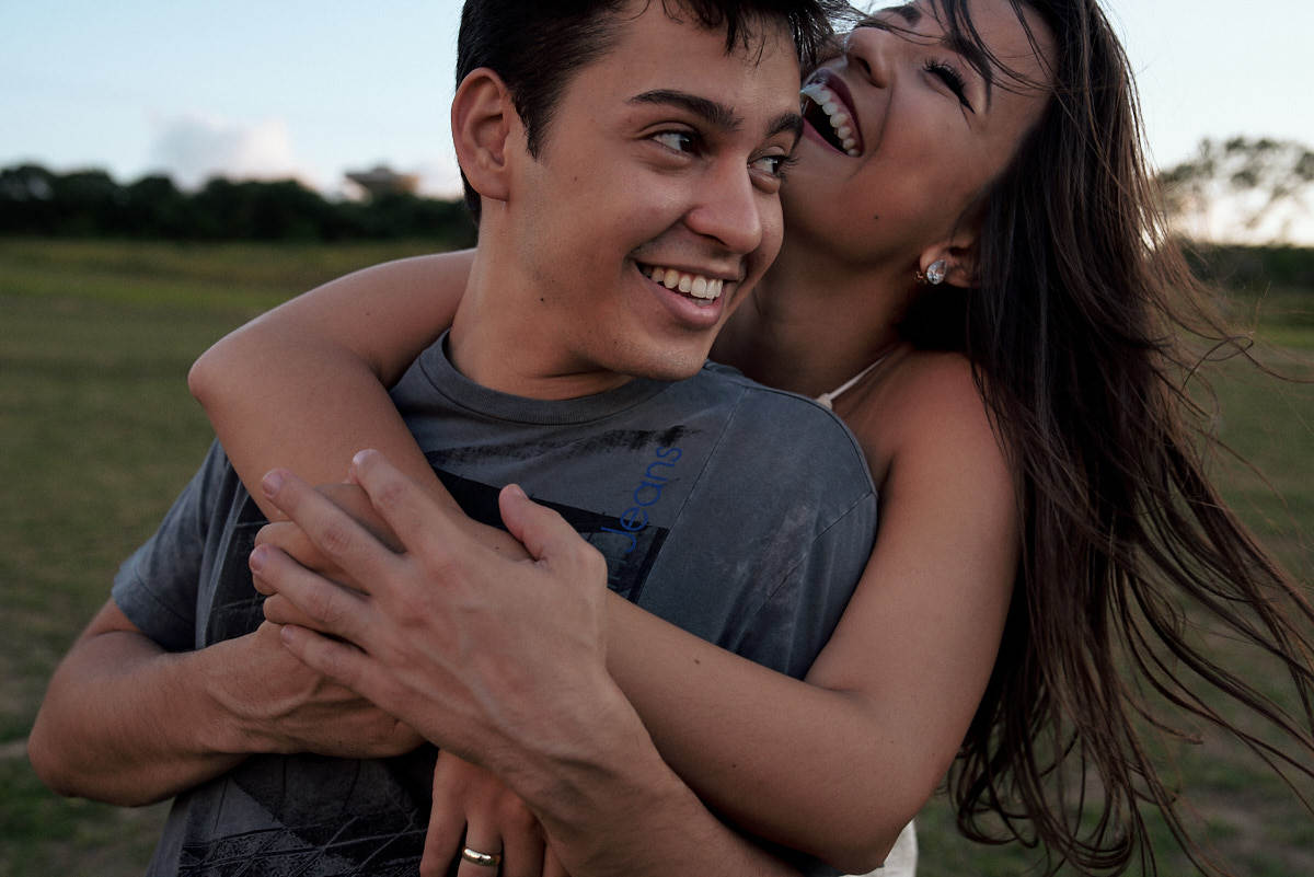 ensaio adna e igor na igreja cidade viva por 4Mãos Fotografias, abraço do casal