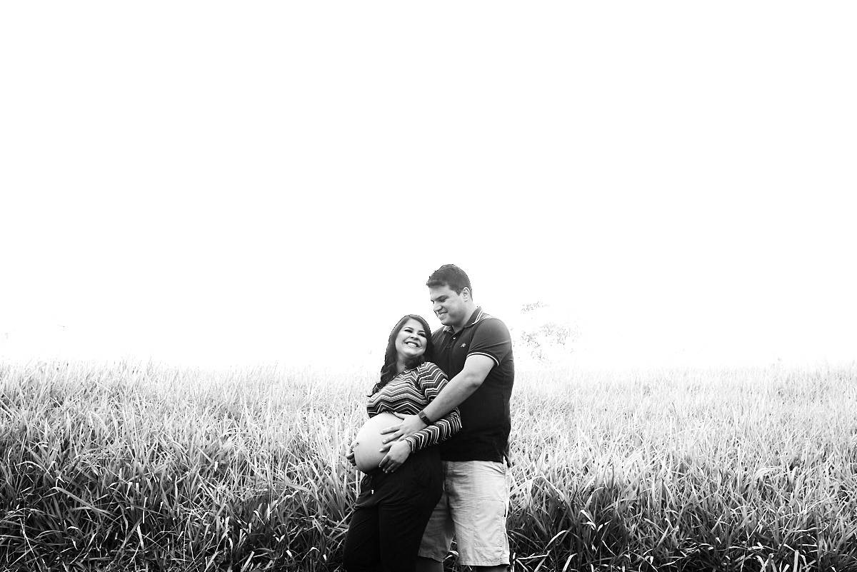 mãe com o esposo, foto em preto e branco