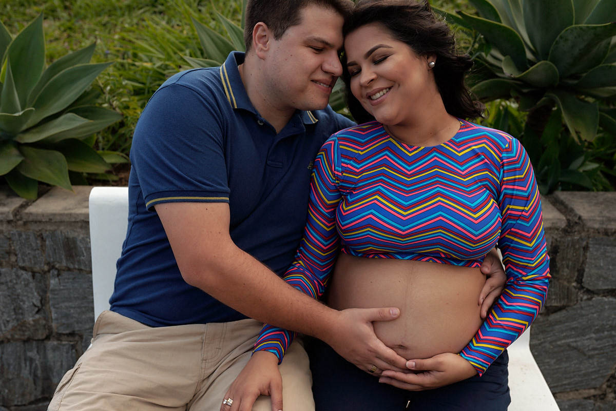 mãe e esposo trocando carinho