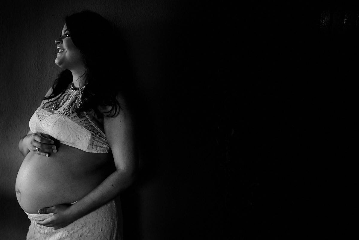 mãe em foto em preto e branco