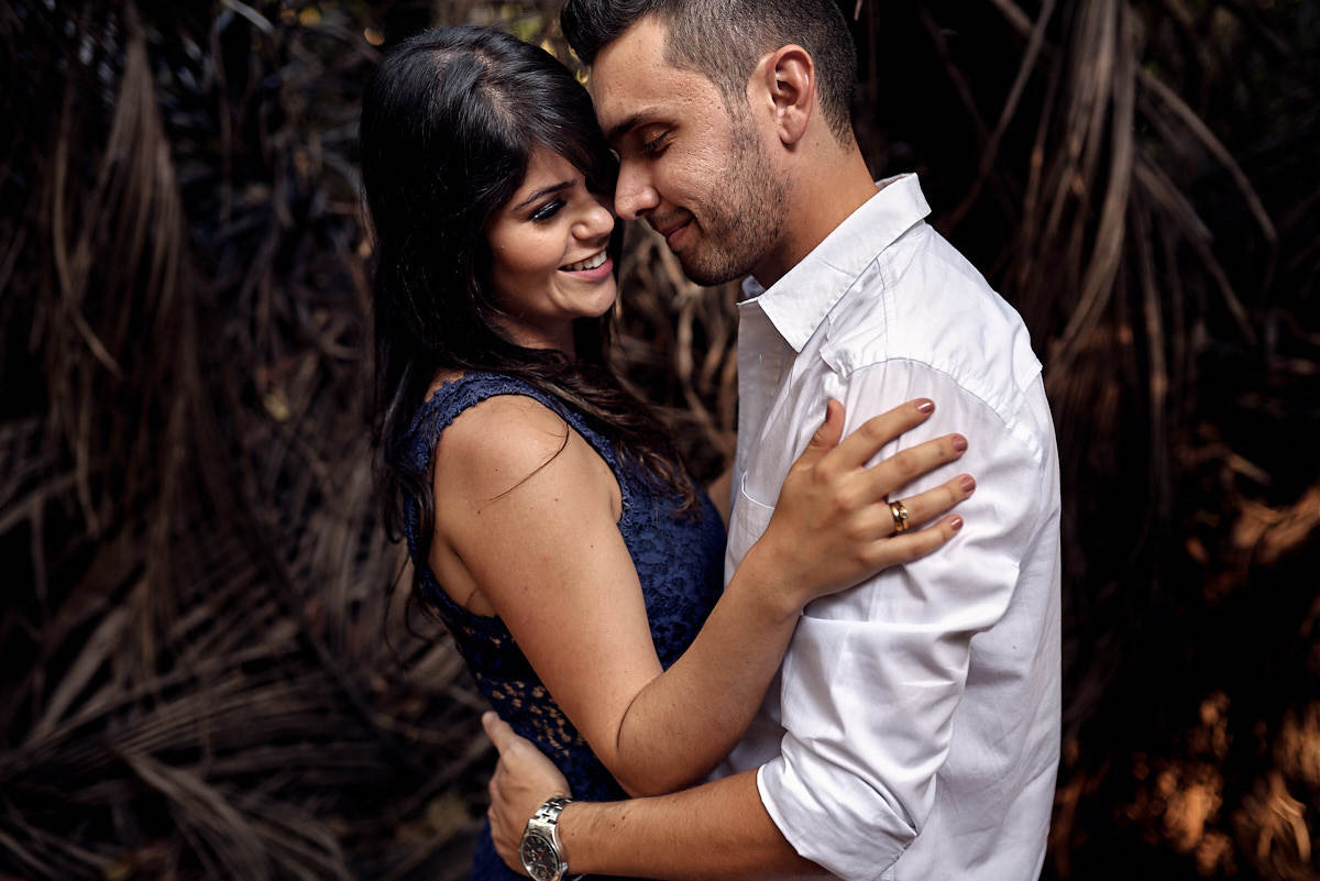 ensaio na praia de pipa, rio grande do norte, trilha no mato, 