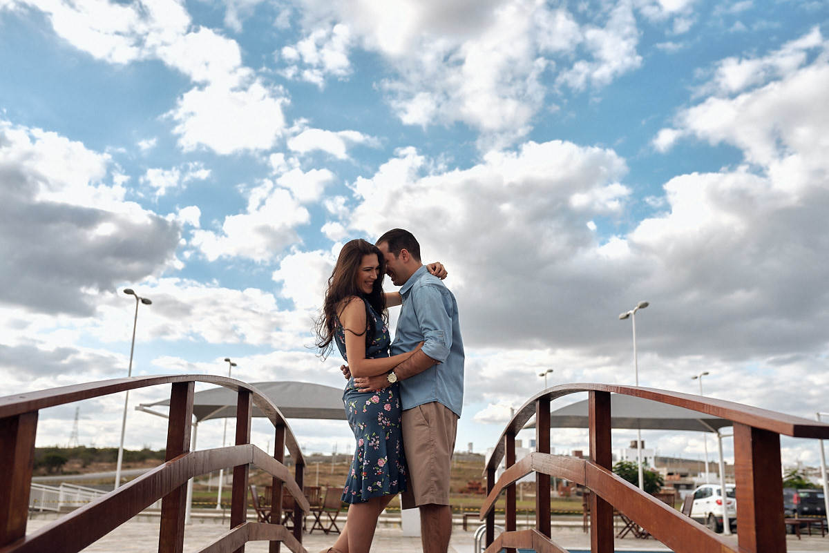 ensaio de Michaella e Júlio em condomínio, céu lindo
