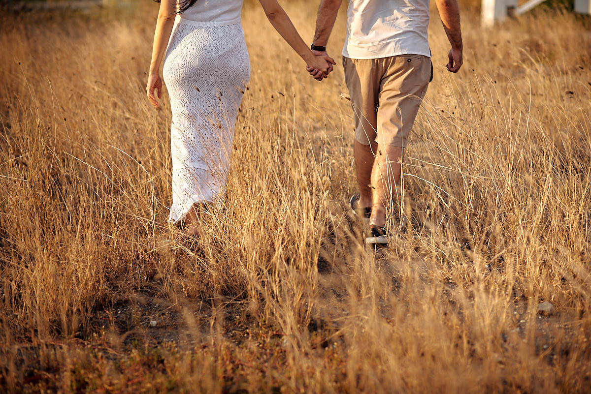 ensaio de Michaella e Júlio em condomínio, andando no mato