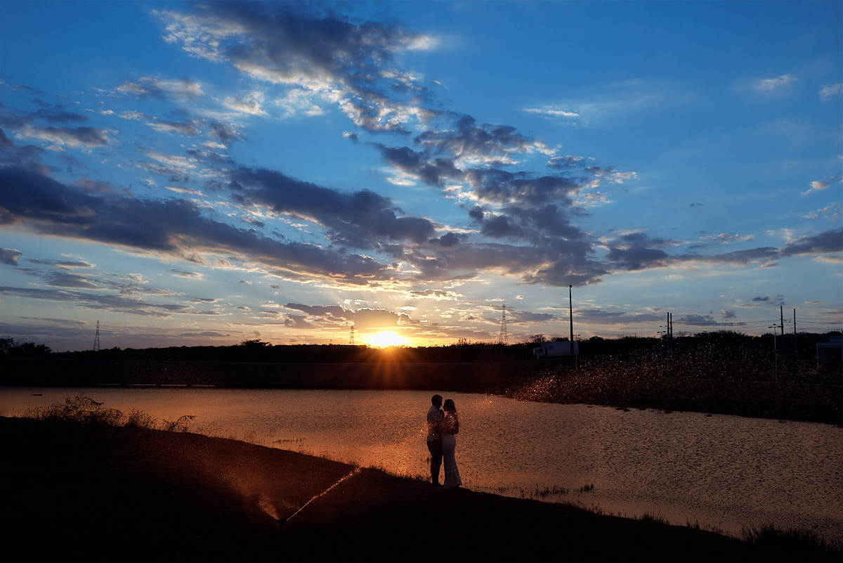 ensaio de Michaella e Júlio em condomínio,  por do sol